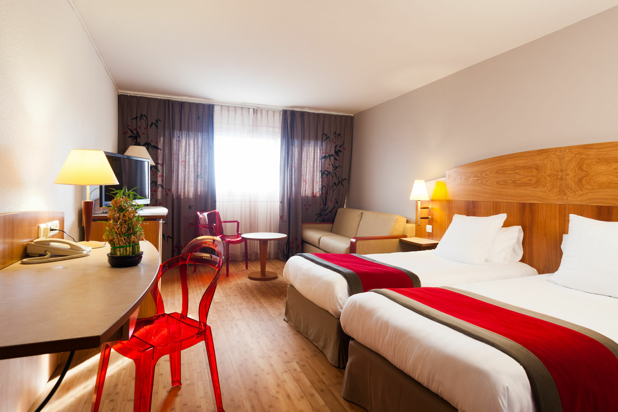HÔTEL C SUITES**** chambres spacieuses, séjours thématiques Nimes Exterior foto