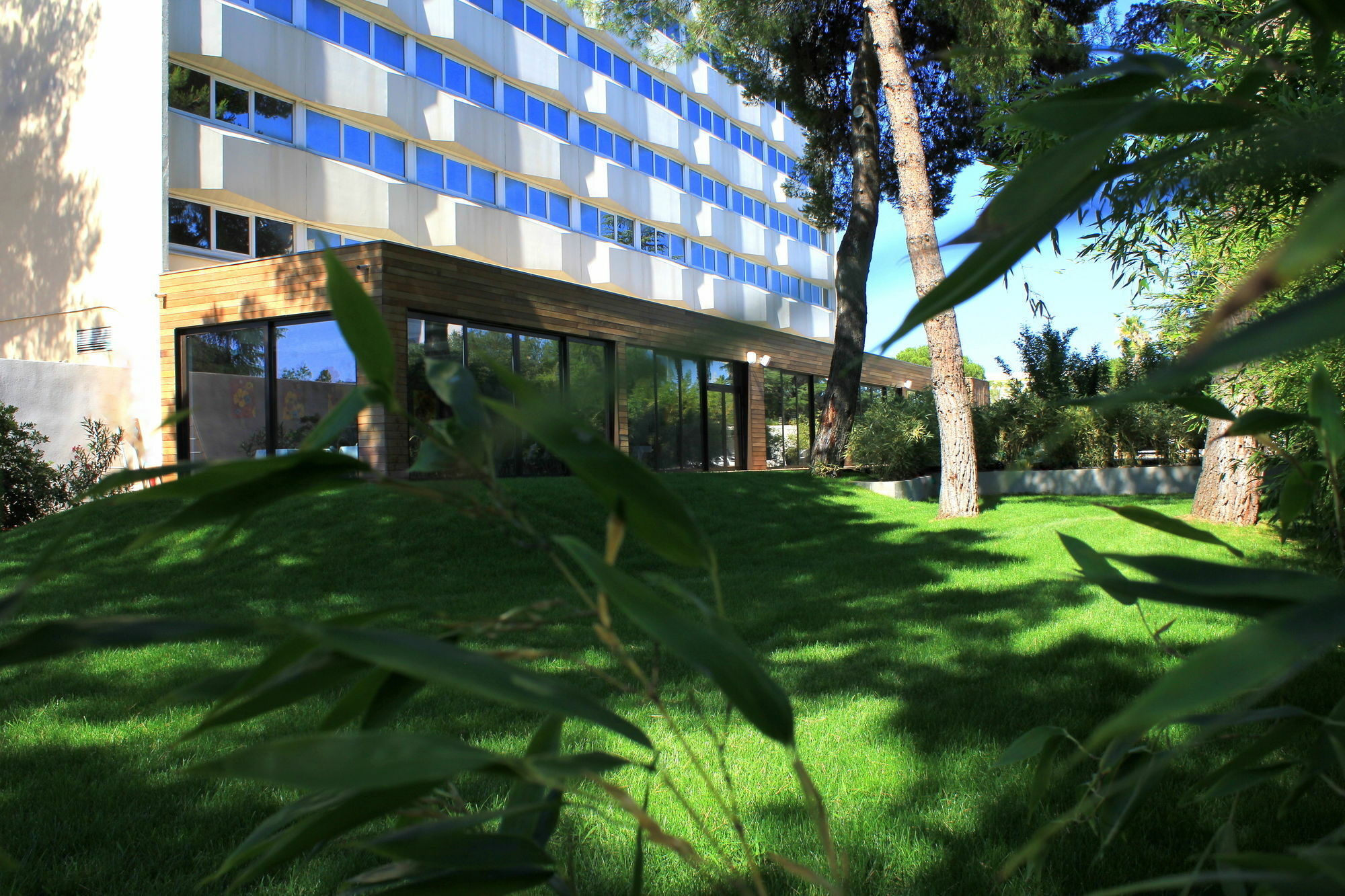 HÔTEL C SUITES**** chambres spacieuses, séjours thématiques Nimes Exterior foto